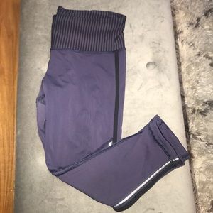 Cropped work out pants with black trim down leg